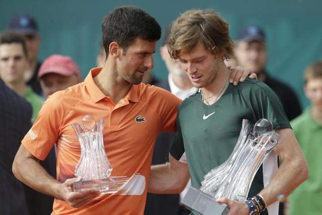 完成抢断并 完成抢断并