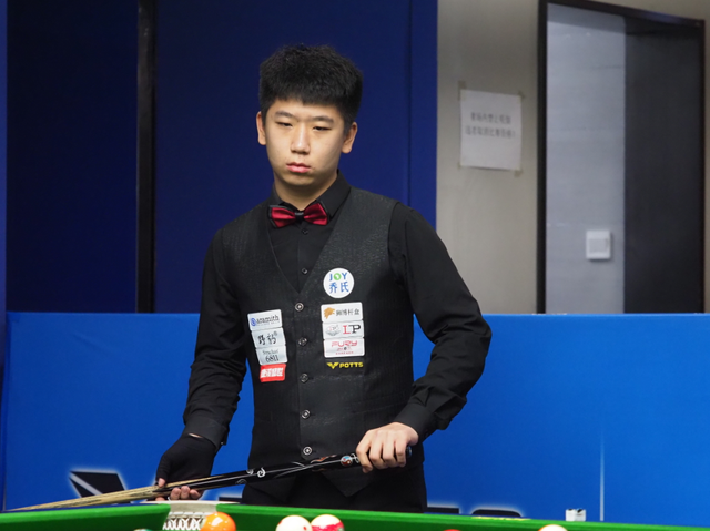 通过与球员 通过与球员