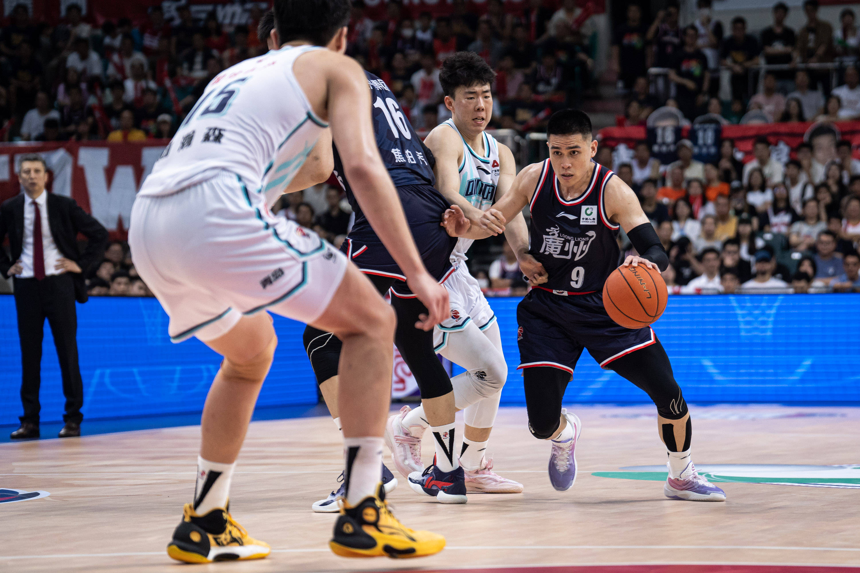 年轻中场 年轻中场