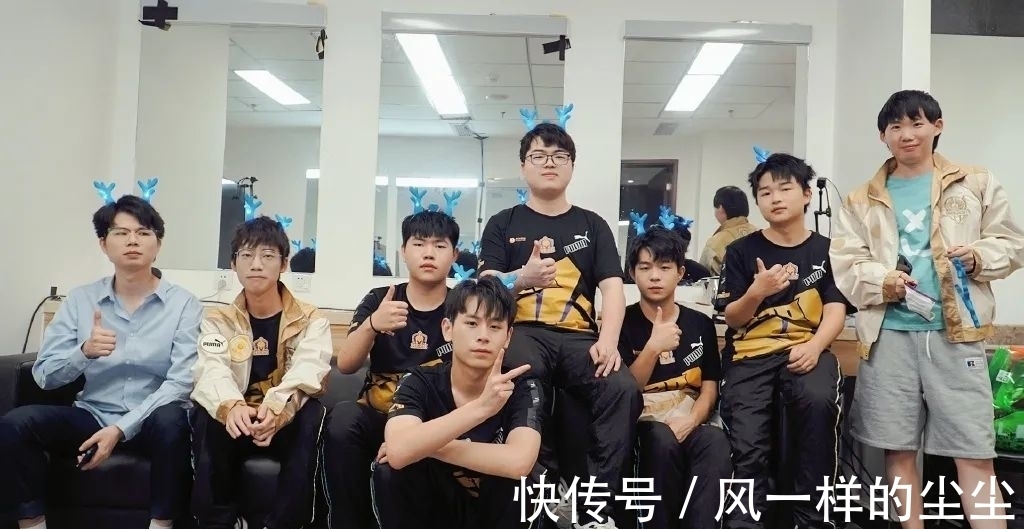 投手交球后 投手交球后